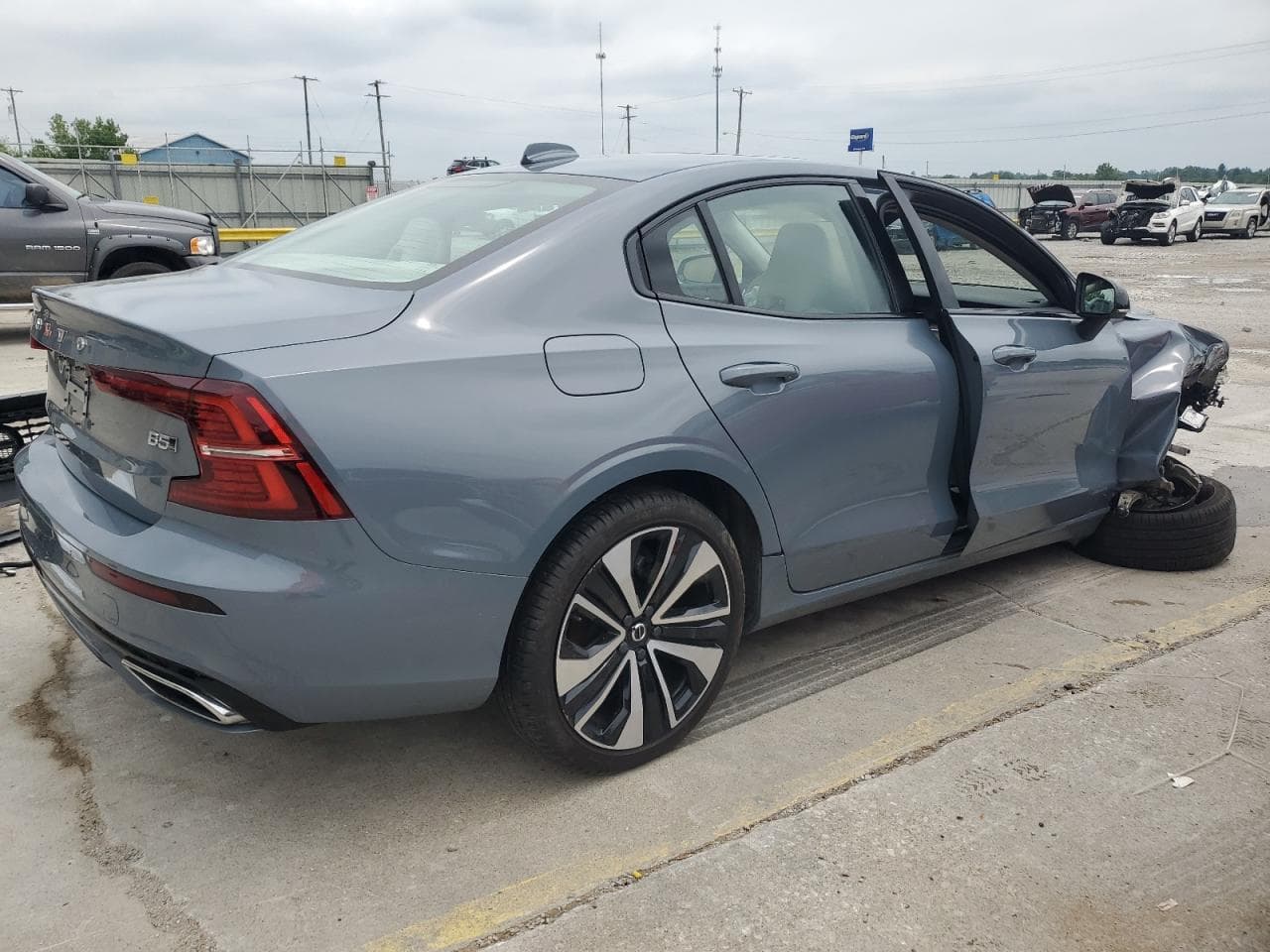 2022 Volvo S60 B5 Momentum